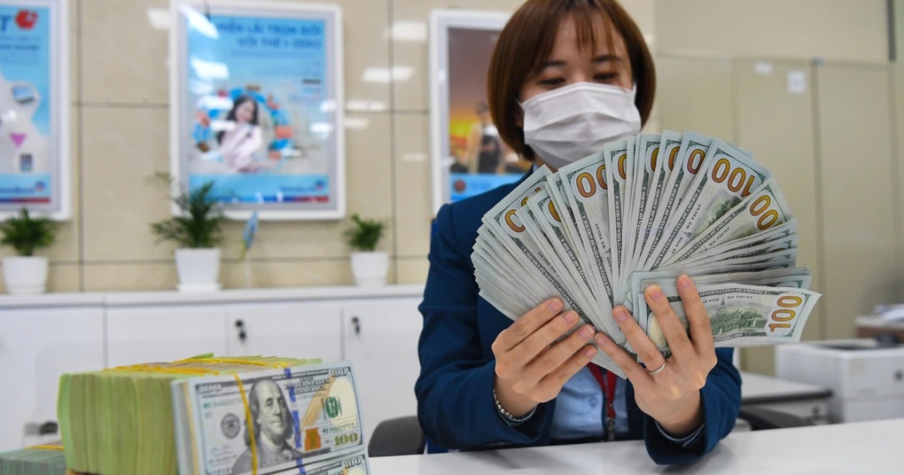 Đồng USD suy yếu, Ngân hàng Nhà nước có thêm dư địa điều hành lãi suất - 1