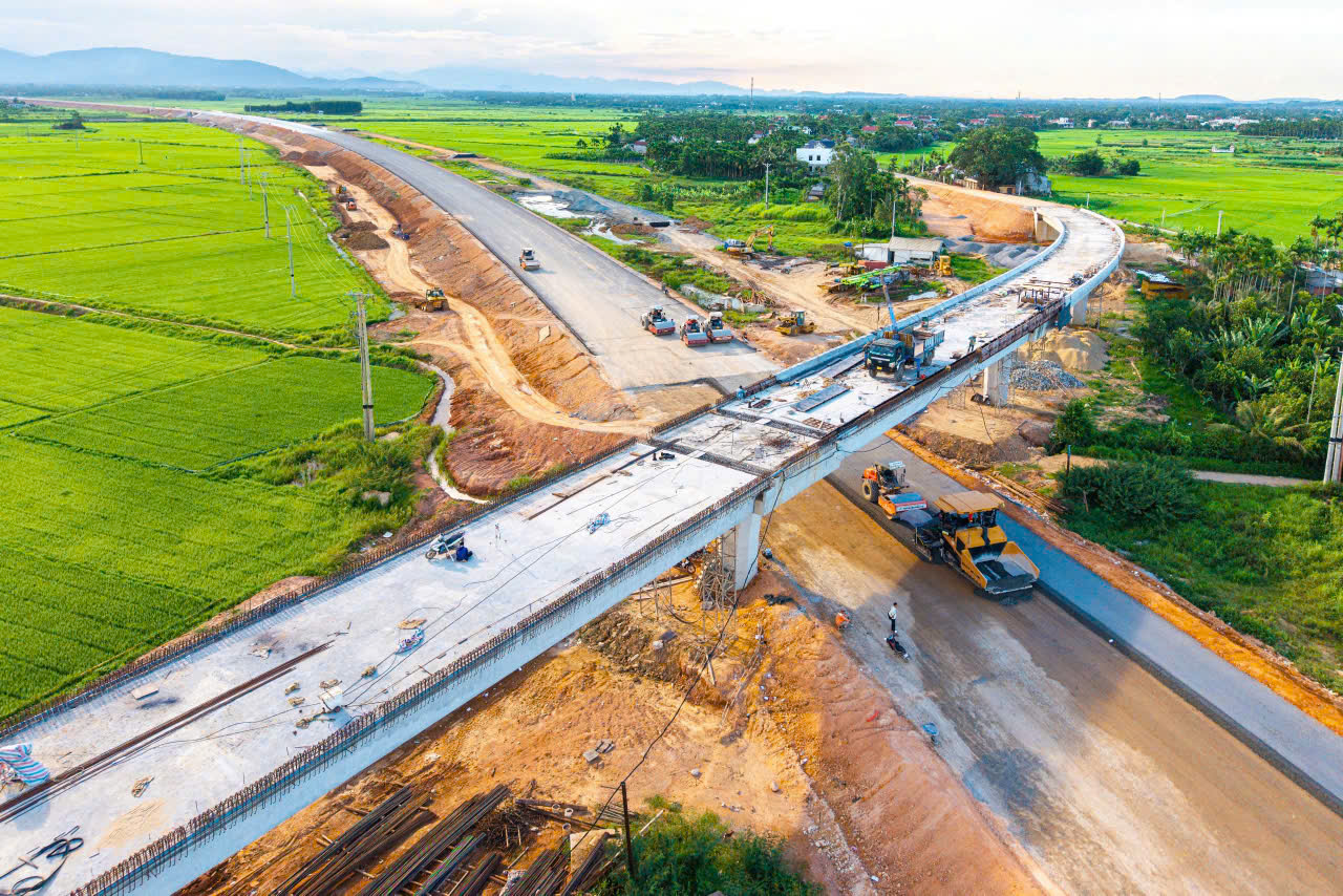 Đột phá hạ tầng, kiến tạo vị thế - Ảnh 1.