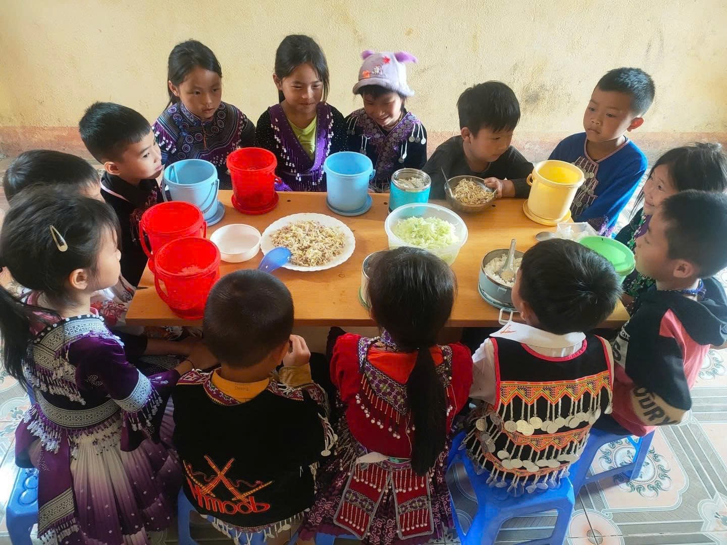 Dự án 'Nuôi em' lên tiếng công khai tài chính, cho biết dùng tiền lãi tiết kiệm vận hành dự án 1 Nuôi em - Ảnh 1.