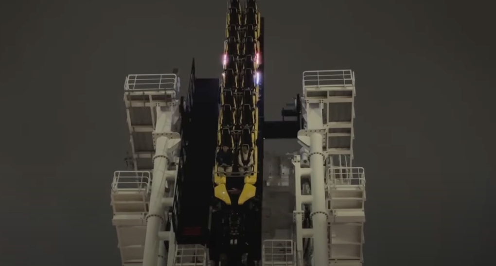 Du khách kể phút kinh hoàng khi bị treo úp ở độ cao 40m trên tàu lượn - 1