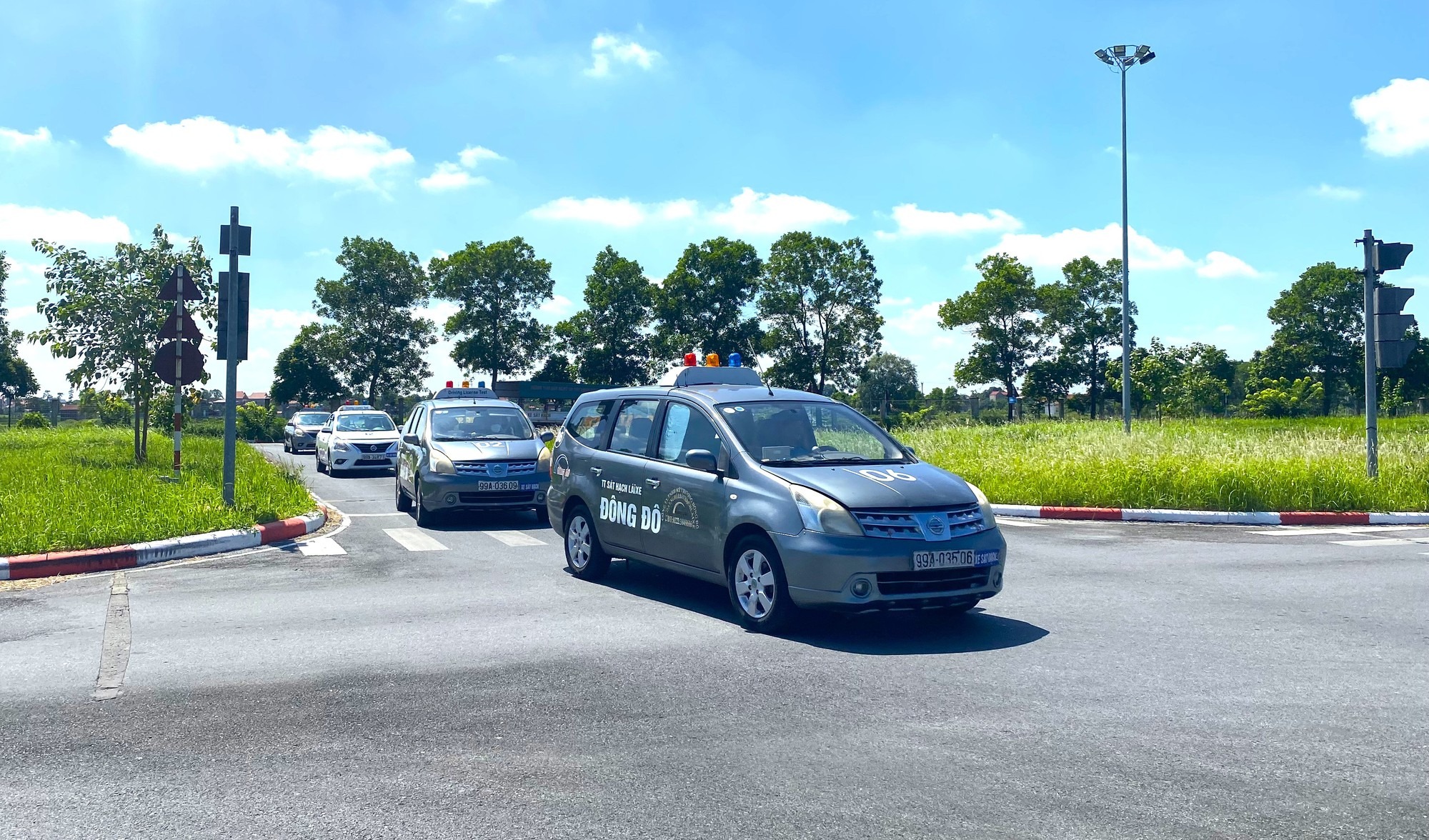 Dự kiến cắt giảm quy định đào tạo lái xe tại Việt Nam - Ảnh 1.