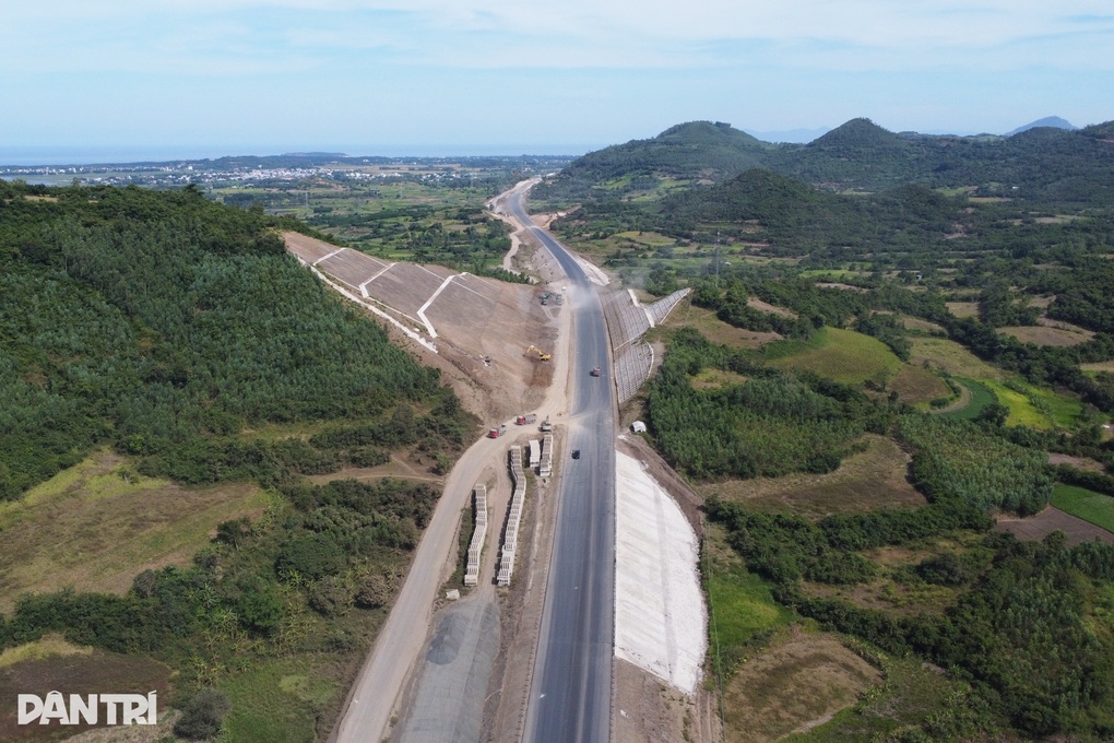 Đưa 4 dự án cao tốc Bắc - Nam về đích đúng kế hoạch, không lùi tiến độ - 1