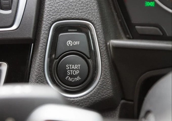 Nút bấm tính năng Start/Stop trên ôtô. Ảnh: Practical Motoring