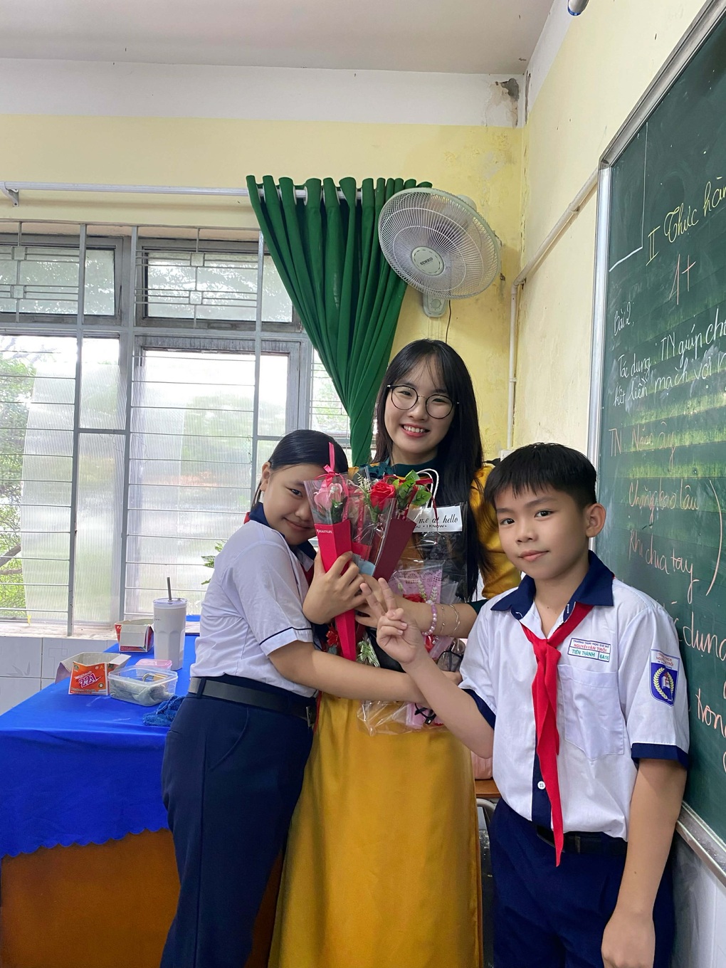 Dùng lớp học để kéo tương tác trên mạng, cô giáo Gen Z gây tranh cãi - 1