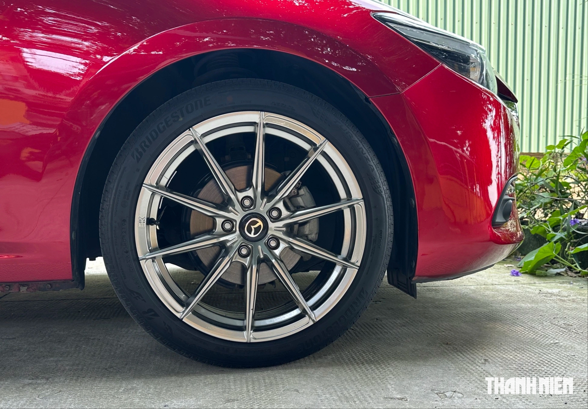 Dùng lốp xe thường cho ô tô điện có rủi ro về an toàn? - Ảnh 1.