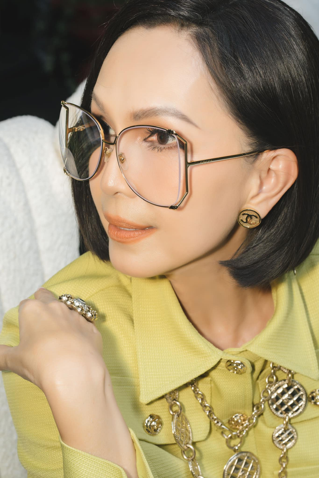 Dung nhan 2 bóng hồng nổi tiếng trong đời Thương Tín: "Nữ hoàng ảnh lịch" U65 vẫn đẹp sang, tuyệt đỉnh giai nhân lại tàn tạ 5 Ở tuổi 63, cô vẫn khiến công chúng phải ngưỡng mộ bởi vẻ đẹp vượt thời gian.