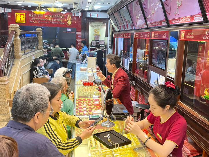 Giá vàng hôm nay 28/12: Đứng vững trên đỉnh lịch sử mới- Ảnh 1.