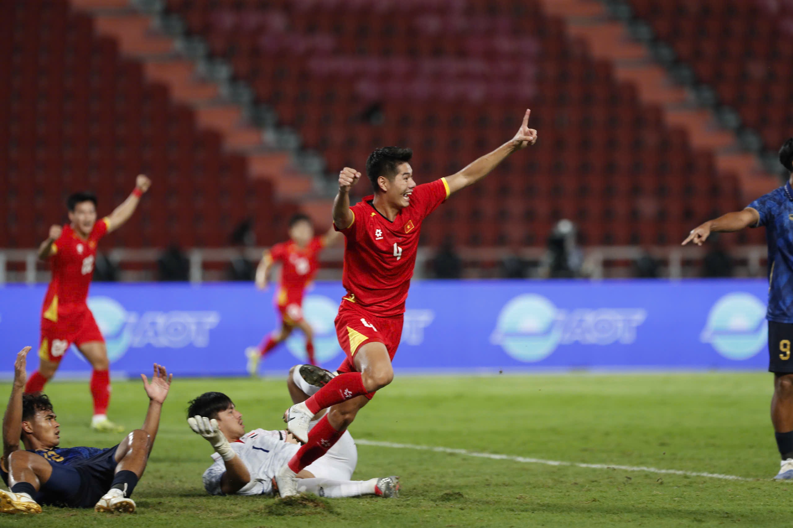 Kỳ tích tuyệt vời của U.22 Việt Nam, chắp cánh cho VCK U.23 châu Á: Được thưởng 3,1 tỉ đồng- Ảnh 1. Kỳ tích tuyệt vời của U.22 Việt Nam, chắp cánh cho VCK U.23 châu Á: Được thưởng 3,1 tỉ đồng- Ảnh 1.