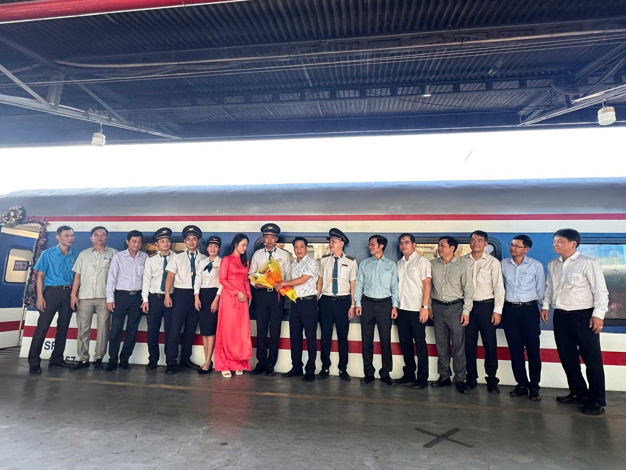 Đường sắt Việt Nam “thay áo” 162 toa xe trước Tết 2026 - Ảnh 1.