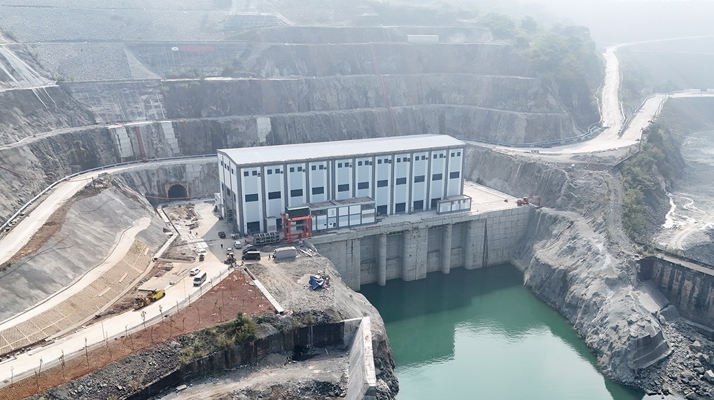 EVN báo lãi vượt chỉ tiêu, bắt đầu giảm lỗ lũy kế giai đoạn 2022-2023 - 1