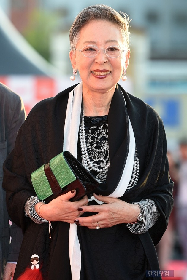 Elizabeth Taylor cua phuong Dong Kim Ji Mee qua doi