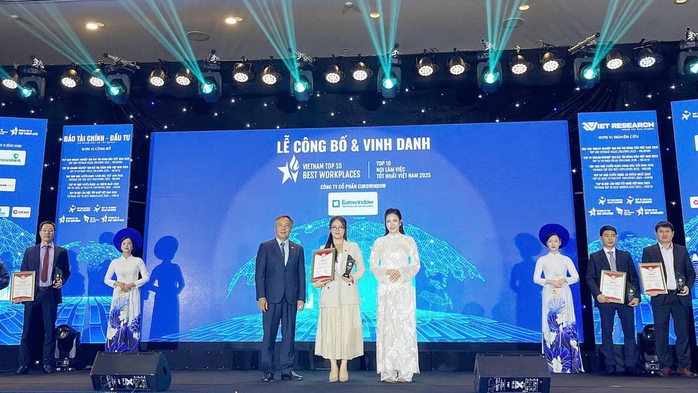 Eurowindow được vinh danh Top 10 nơi làm việc tốt nhất Việt Nam 2025 - 1