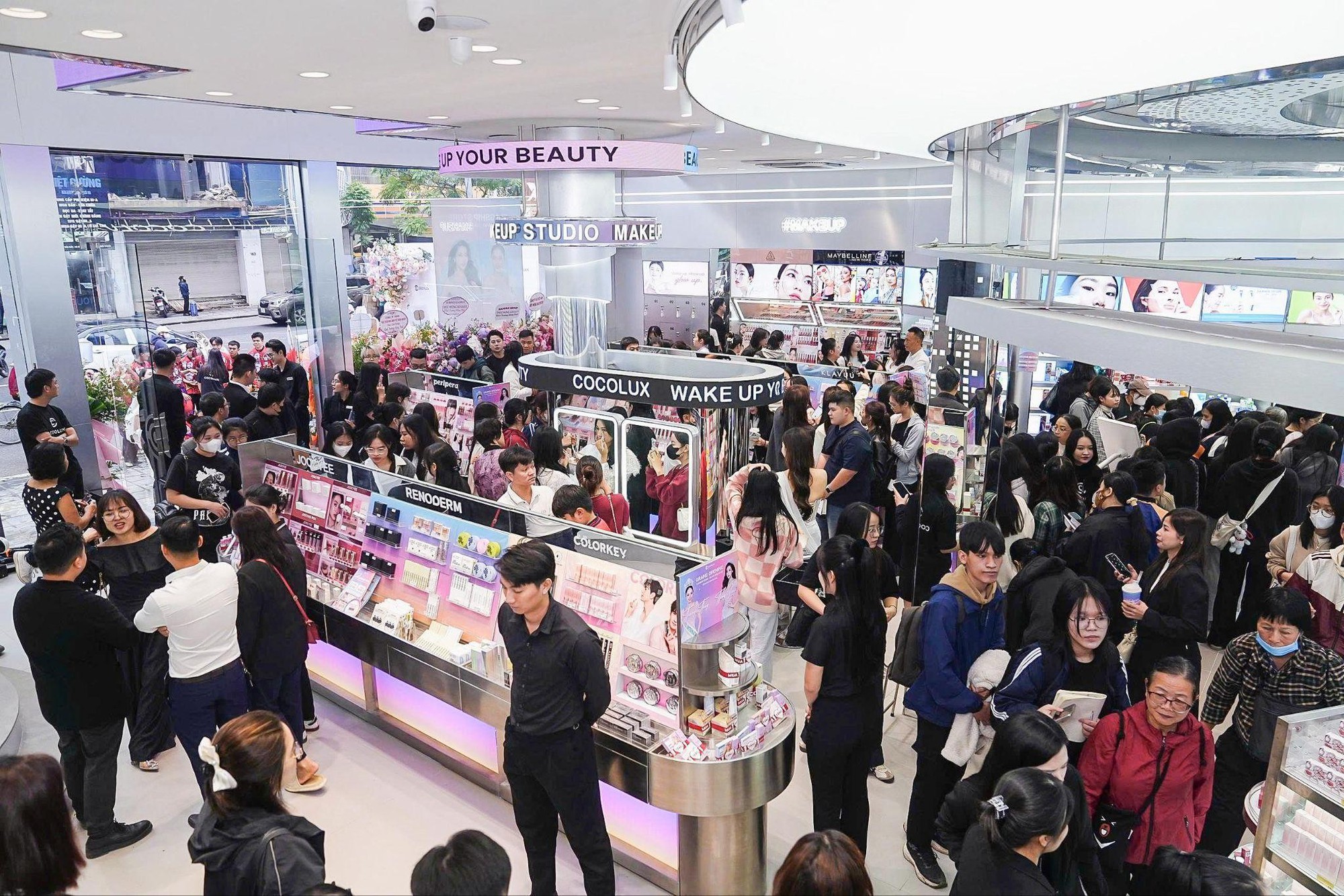 Flagship Cocolux 134 Cầu Giấy - Nâng chuẩn trải nghiệm mua sắm mỹ phẩm lên tầm mới - Ảnh 1.