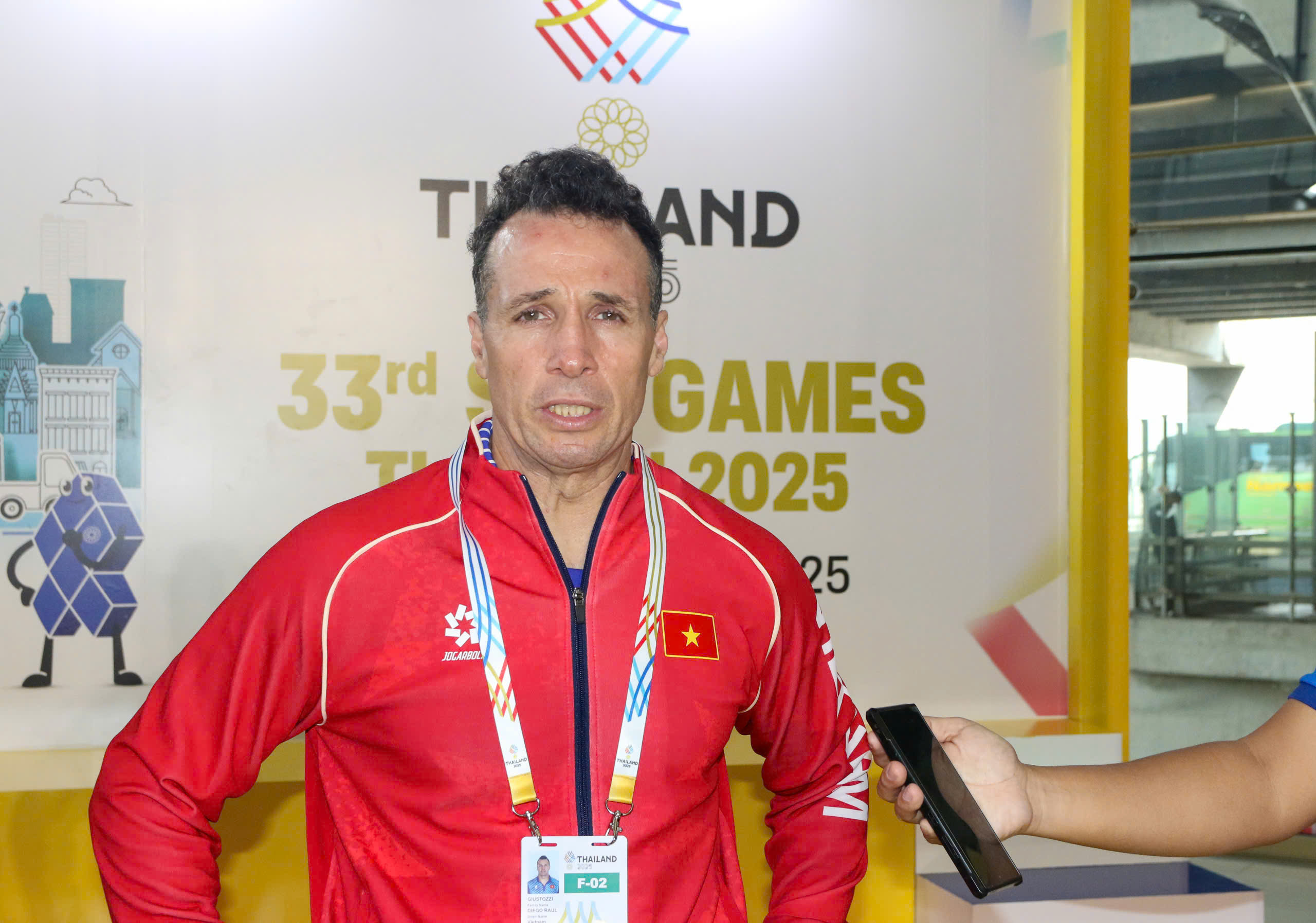 HLV Giustozzi nói lời gan ruột: 'Futsal Việt Nam đang phục vụ Tổ quốc, sẽ thành công ở SEA Games'- Ảnh 1.
