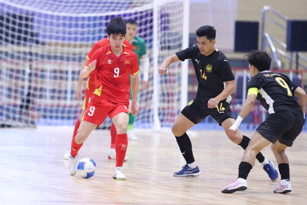 Futsal Việt Nam thua sốc trong ngày ra quân ở SEA Games - 1