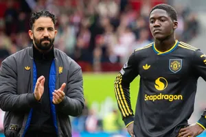 Ngôi sao của MU khiến Casemiro bẽ mặt nhận được thông điệp rõ ràng