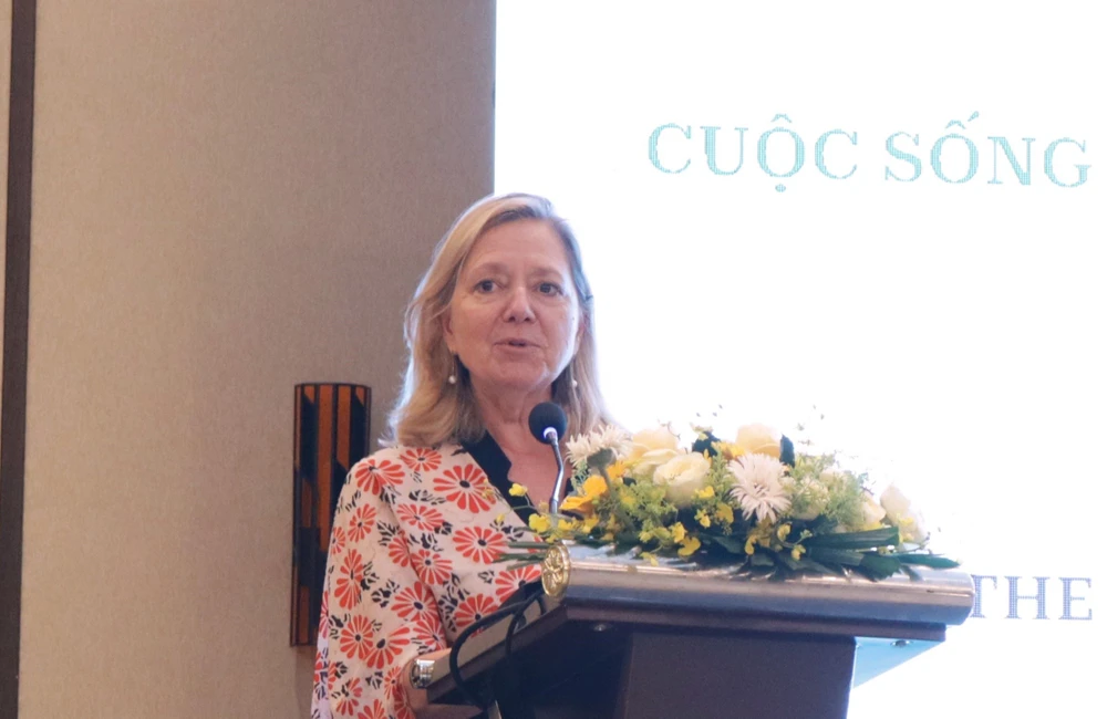 Bà Mariam J. Sherman, Giám đốc Ngân hàng Thế giới tại Việt Nam, Campuchia và Lào phát biểu. Ảnh: NHẪN NAM bao-cao-di-cu-hay-o-lai-dbscl.JPG