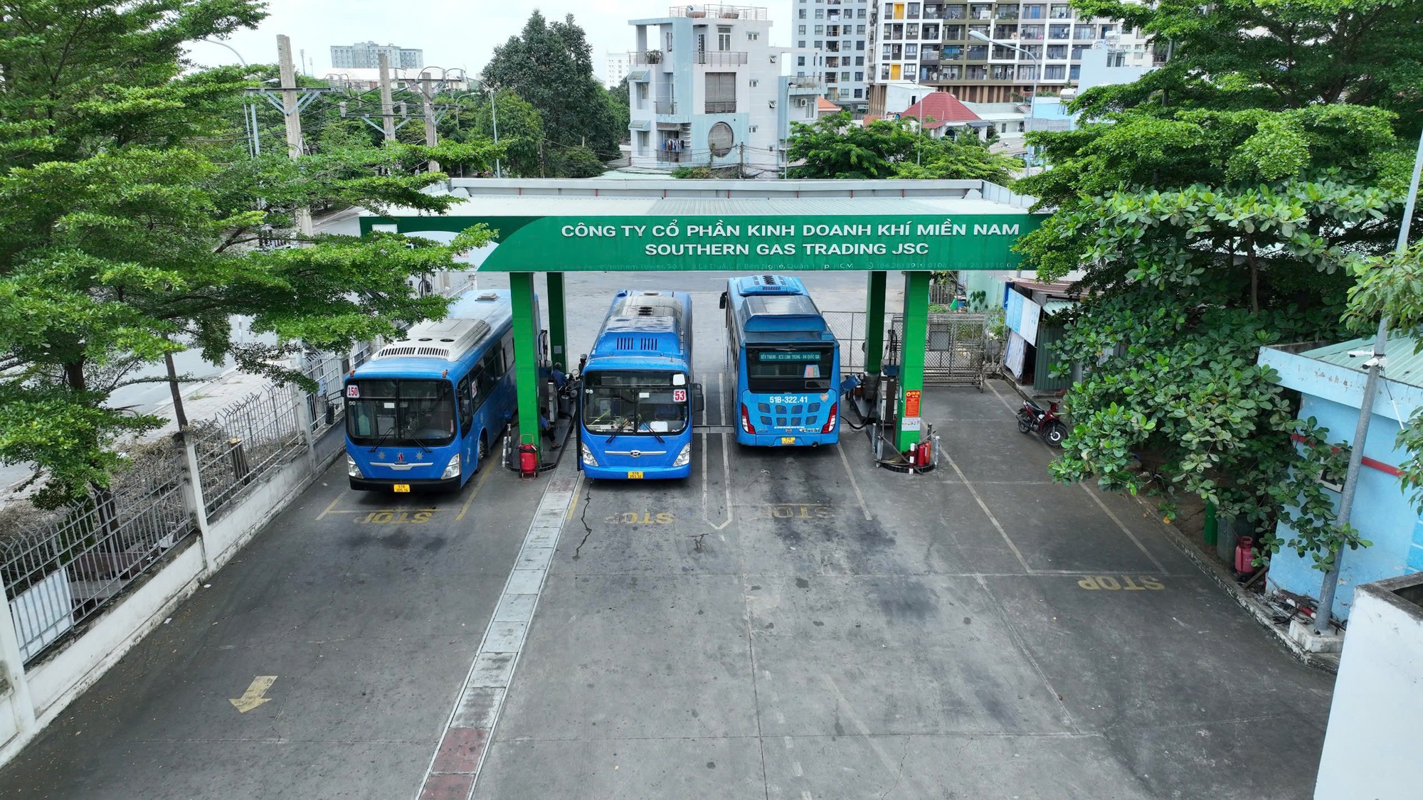 Gần 500 xe buýt TPHCM có thể ngừng hoạt động vì thiếu khí, Bộ Công Thương yêu cầu báo cáo - Ảnh 1.