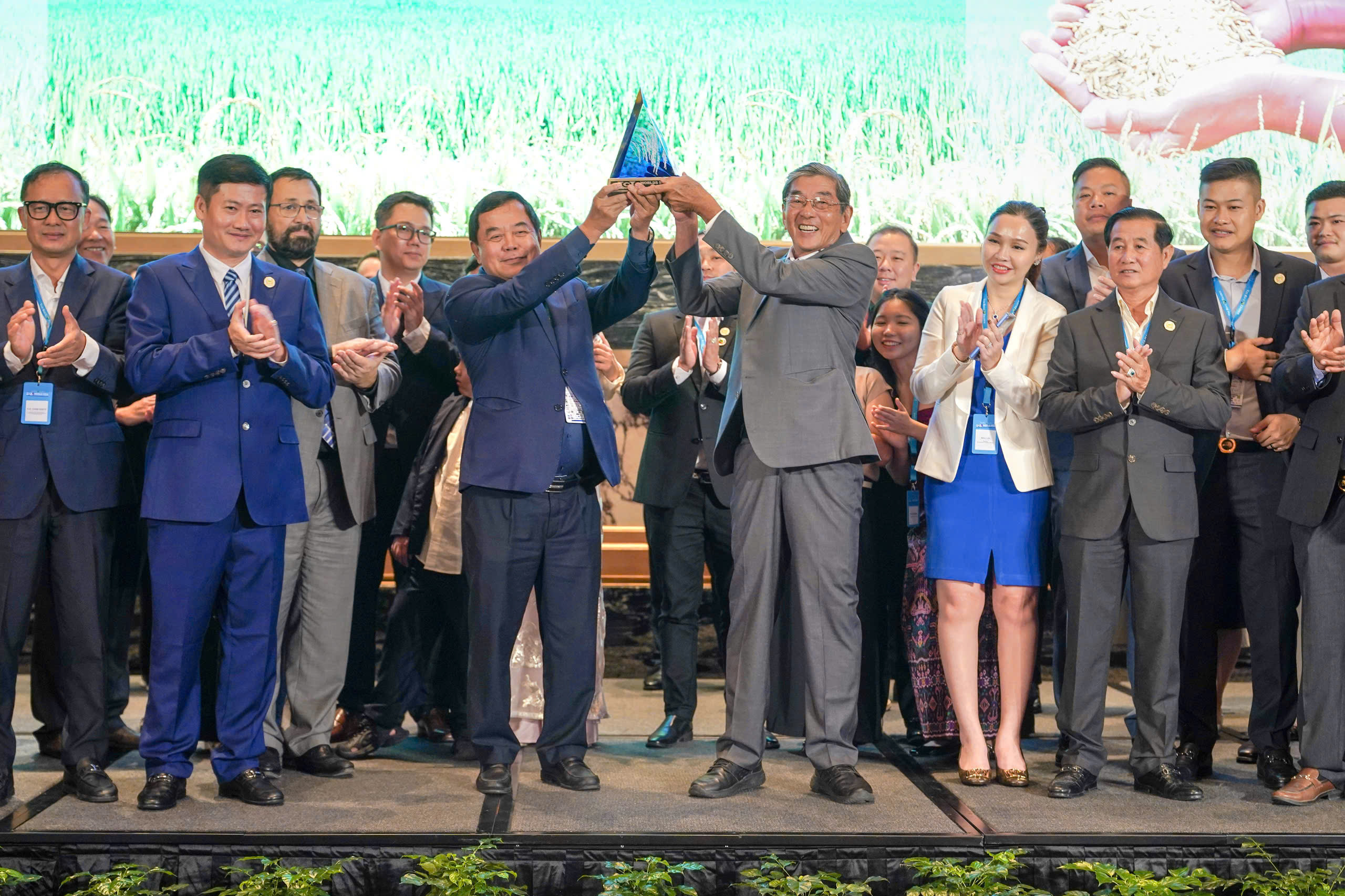 Gạo Việt từ ngon nhất đến 'xanh' nhất thế giới- Ảnh 1. Gạo Việt từ ngon nhất đến 'xanh' nhất thế giới- Ảnh 1.