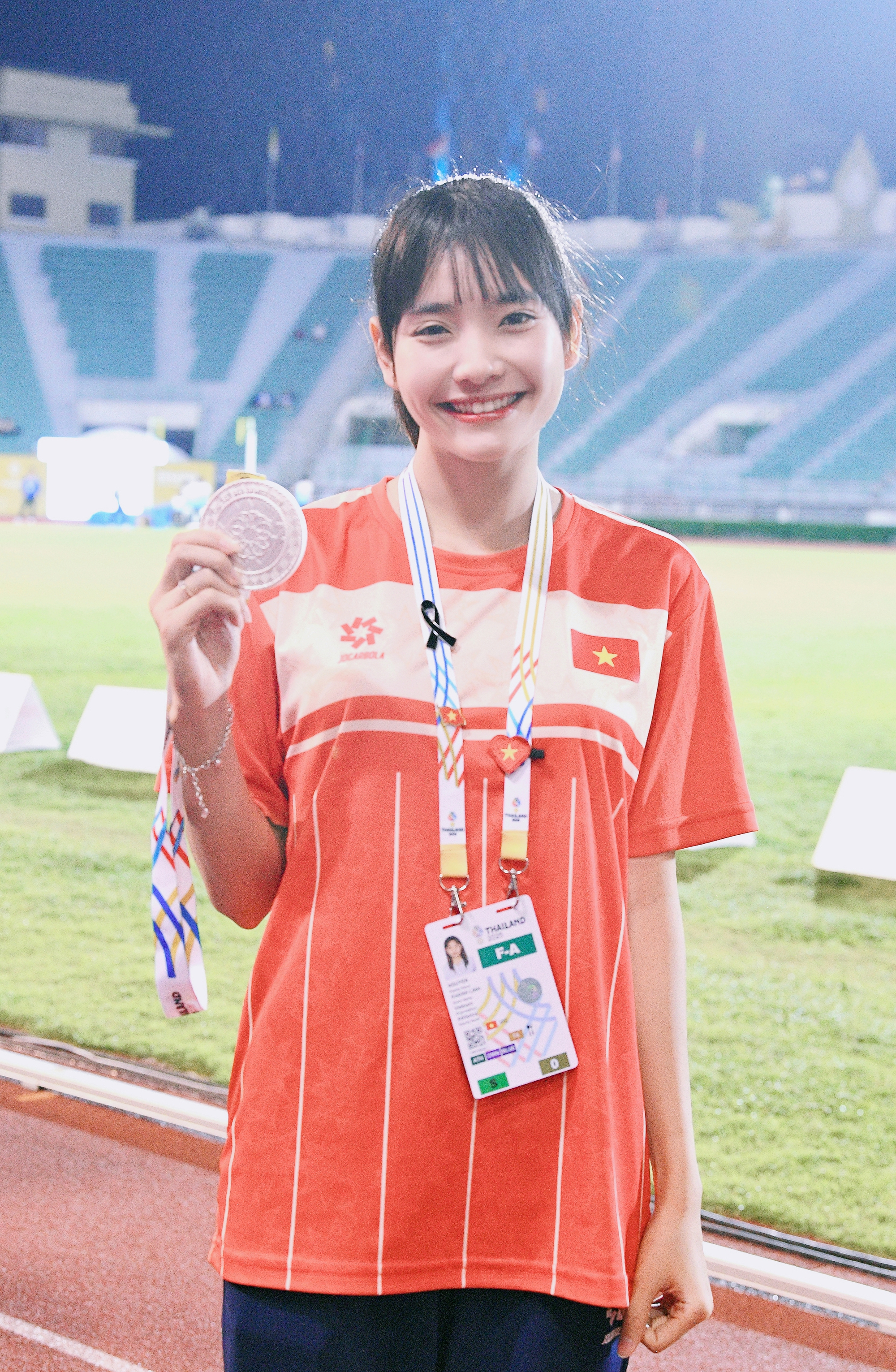 Gặp hotgirl Việt Nam 19 tuổi hot rần rần trên báo Thái Lan, thẹn thùng khi được gọi là 