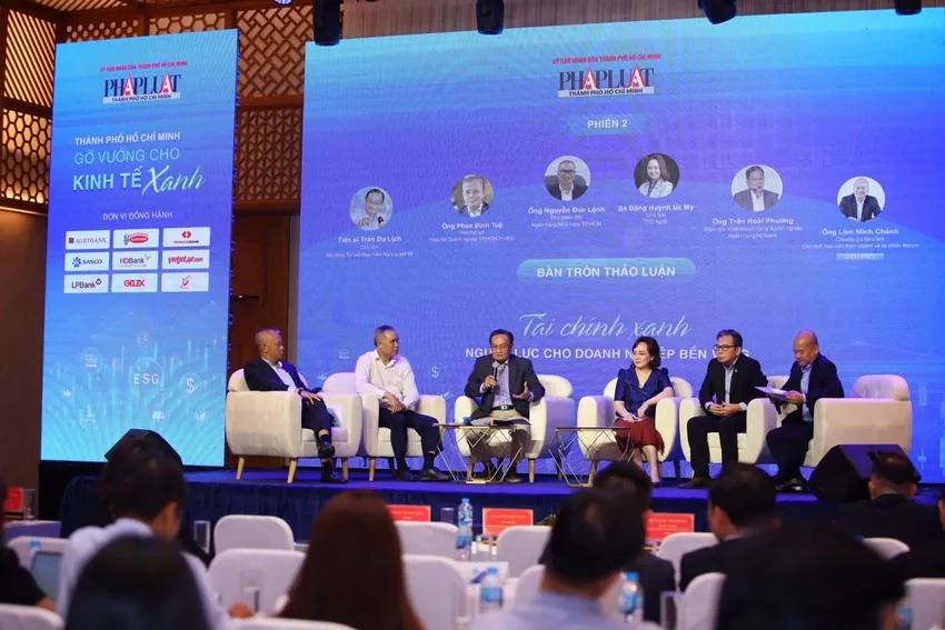 Phiên thảo luận “Tài chính xanh - Nguồn lực cho doanh nghiệp bền vững” trong khuôn khổ Diễn đàn “TP.HCM - Gỡ vướng cho kinh tế xanh” do Báo Pháp Luật TP.HCM tổ chức. Ảnh: NGUYỆT NHI pháp lý cho kinh tế xanh