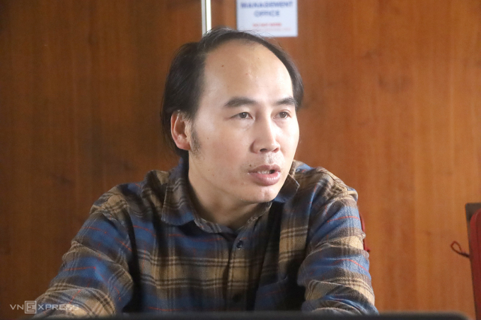 Tiến sĩ Cao Văn Sơn chia sẻ với VnExpress. Ảnh: Trần Hóa