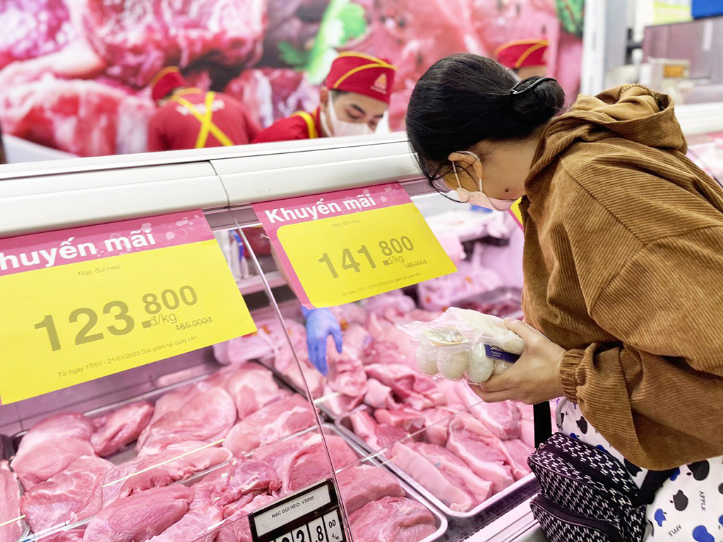 Giá heo gần tết tăng mạnh- Ảnh 1.