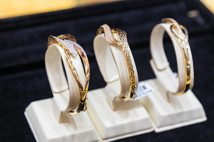 Giá vàng hôm nay 9/12: Quay đầu giảm- Ảnh 1.