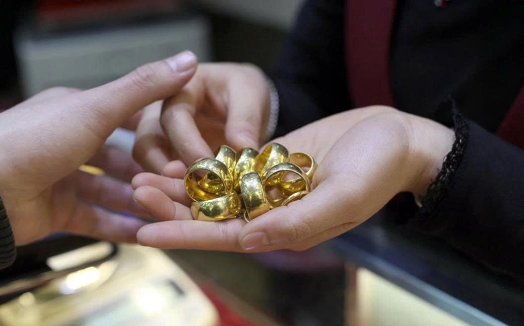 Giá vàng tăng mạnh, vì sao nhiều người nắm giữ mà vẫn run tay?- Ảnh 1.