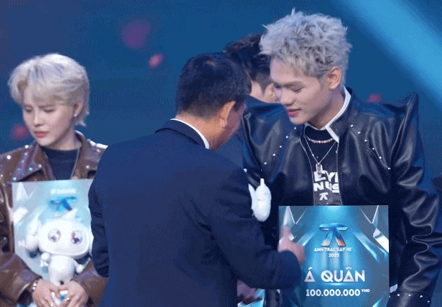 Bùng nổ phản ứng về giải thưởng Anh Trai Tương Lai: BTC trao để “an ủi” Á quân buitruonglinh đấy à?- Ảnh 4. Bùng nổ phản ứng về giải thưởng Anh Trai Tương Lai: BTC trao để “an ủi” Á quân buitruonglinh đấy à?- Ảnh 4.