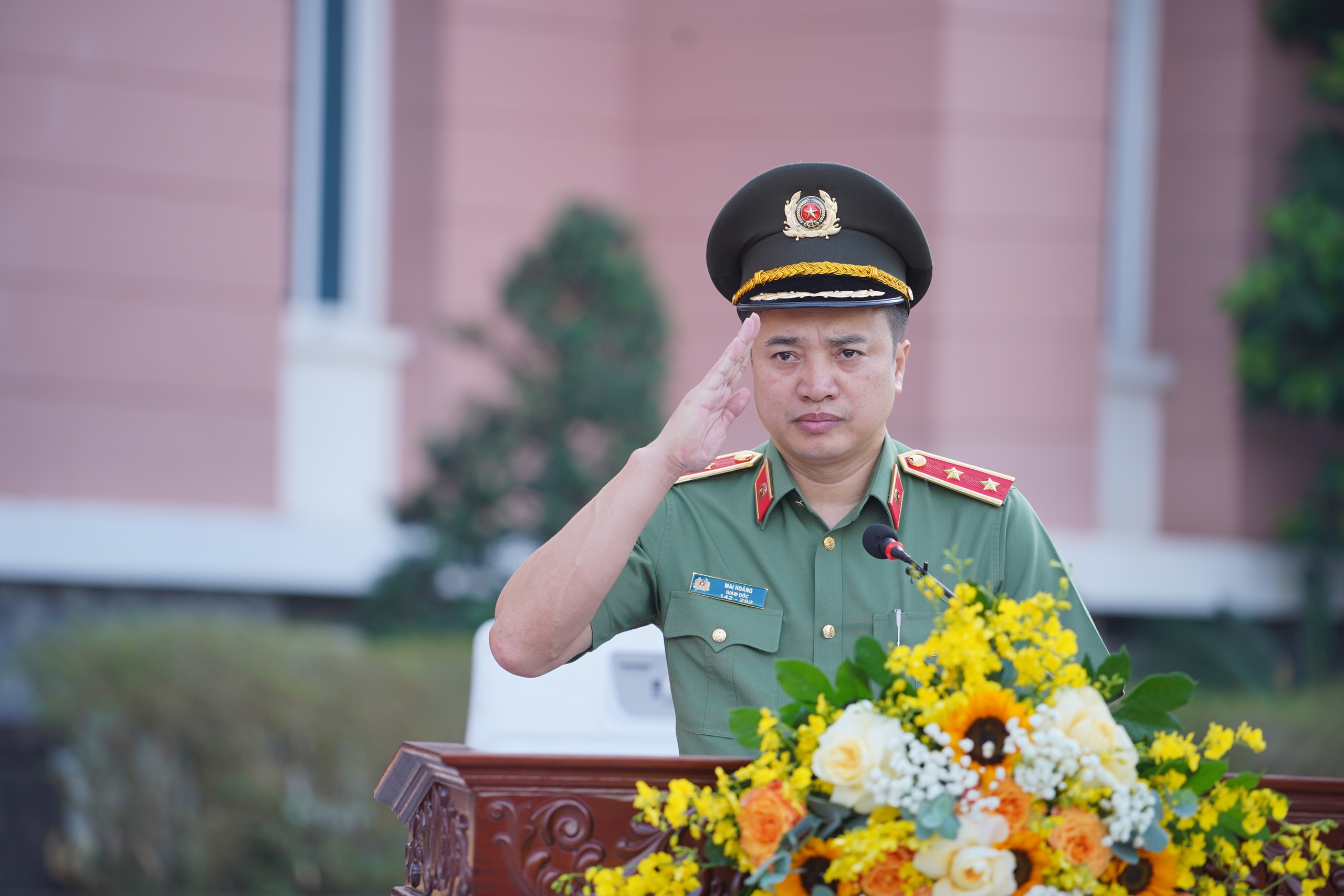 Giám đốc Công an TP.HCM trung tướng Mai Hoàng phát lệnh ra quân cao điểm phòng chống tội phạm- Ảnh 1.