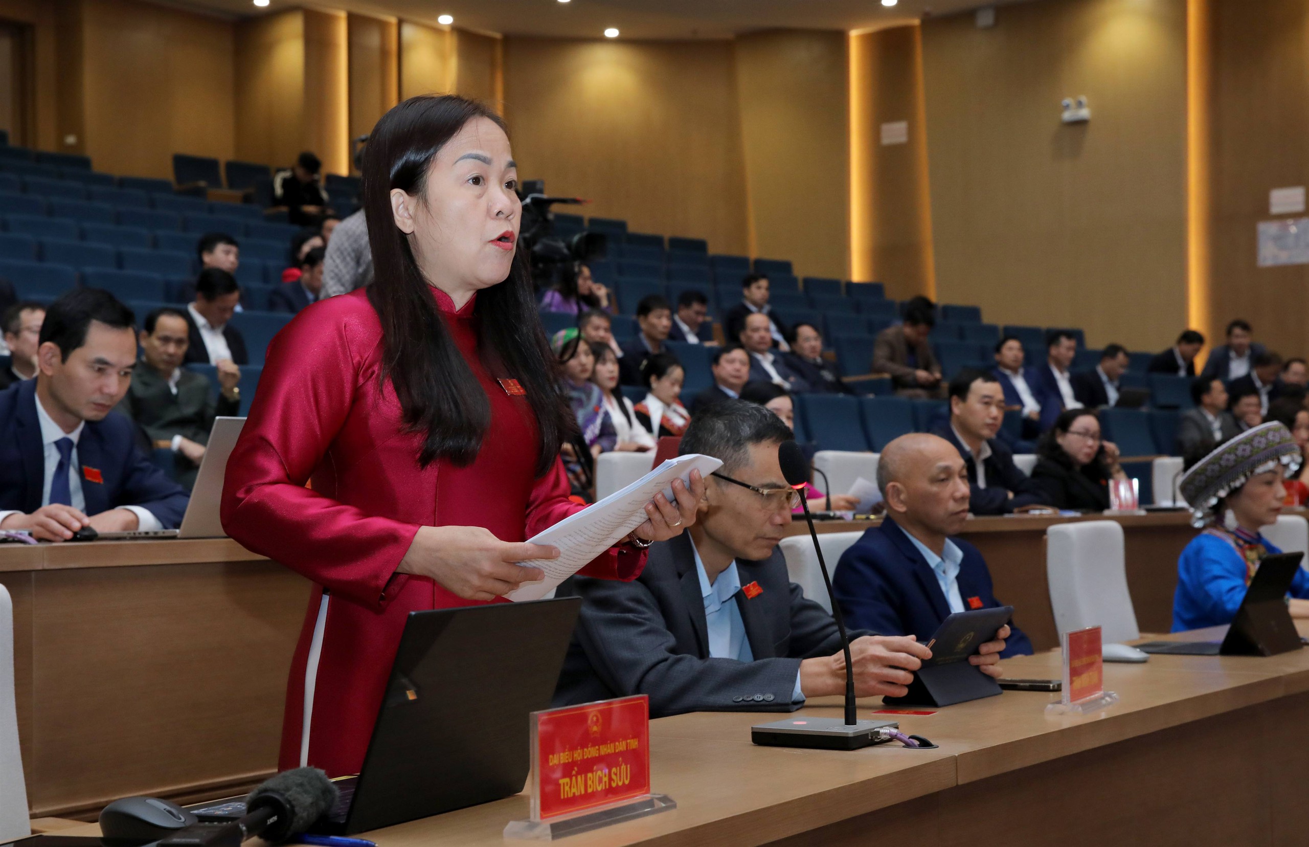 Giám đốc Sở Tài chính xin rút kinh nghiệm sau truy vấn của Bí thư - Chủ tịch HĐND tỉnh Lào Cai 1 lào cai - Ảnh 1.