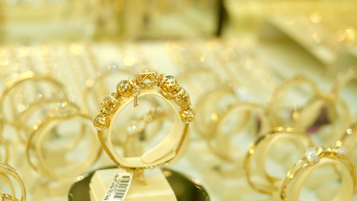 Giá vàng hôm nay 19/12: Giảm nhẹ nhưng vẫn ở ngưỡng cao- Ảnh 1.