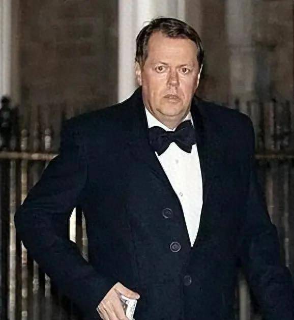 Giáng sinh Hoàng gia và sự vắng mặt của con trai Vương hậu Camilla dưới triều Vua Charles III - Ảnh 5. Giáng sinh Hoàng gia và sự vắng mặt của con trai Vương hậu Camilla dưới triều Vua Charles III - Ảnh 5.