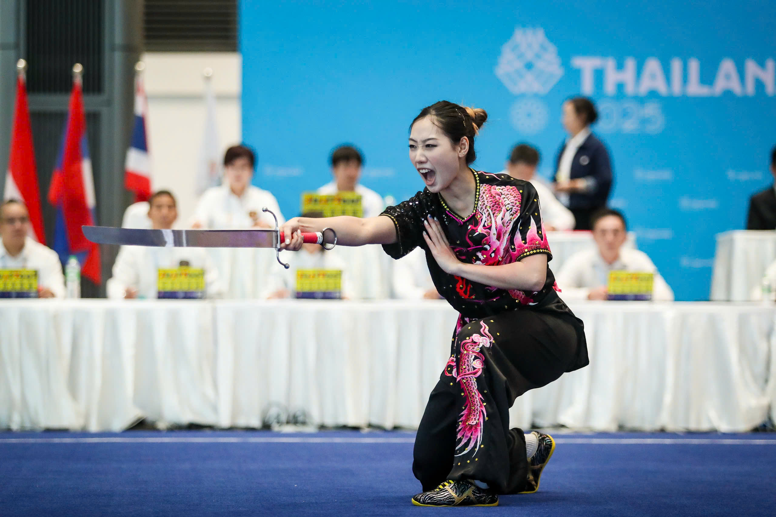 'Hot girl' wushu Phương Nhi suýt phải bỏ SEA Games, nén đau thi đấu: Giành huy chương quý hơn vàng- Ảnh 1.