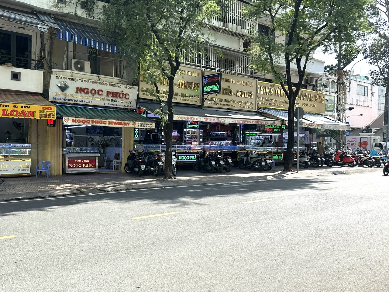 Giao dịch vàng ảm đạm- Ảnh 1. Giao dịch vàng ảm đạm- Ảnh 1.