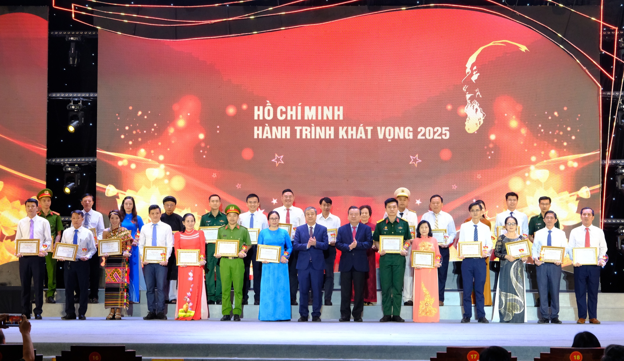 hạnh phúc - Ảnh 1.