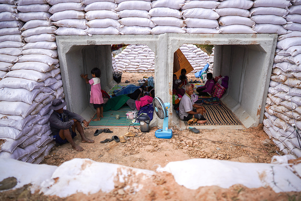 Giao tranh Thái Lan Campuchia leo thang Tổng thống Trump can thiệp hòa giải - Ảnh 1. Giao tranh Thái Lan Campuchia leo thang Tổng thống Trump can thiệp hòa giải - Ảnh 1.