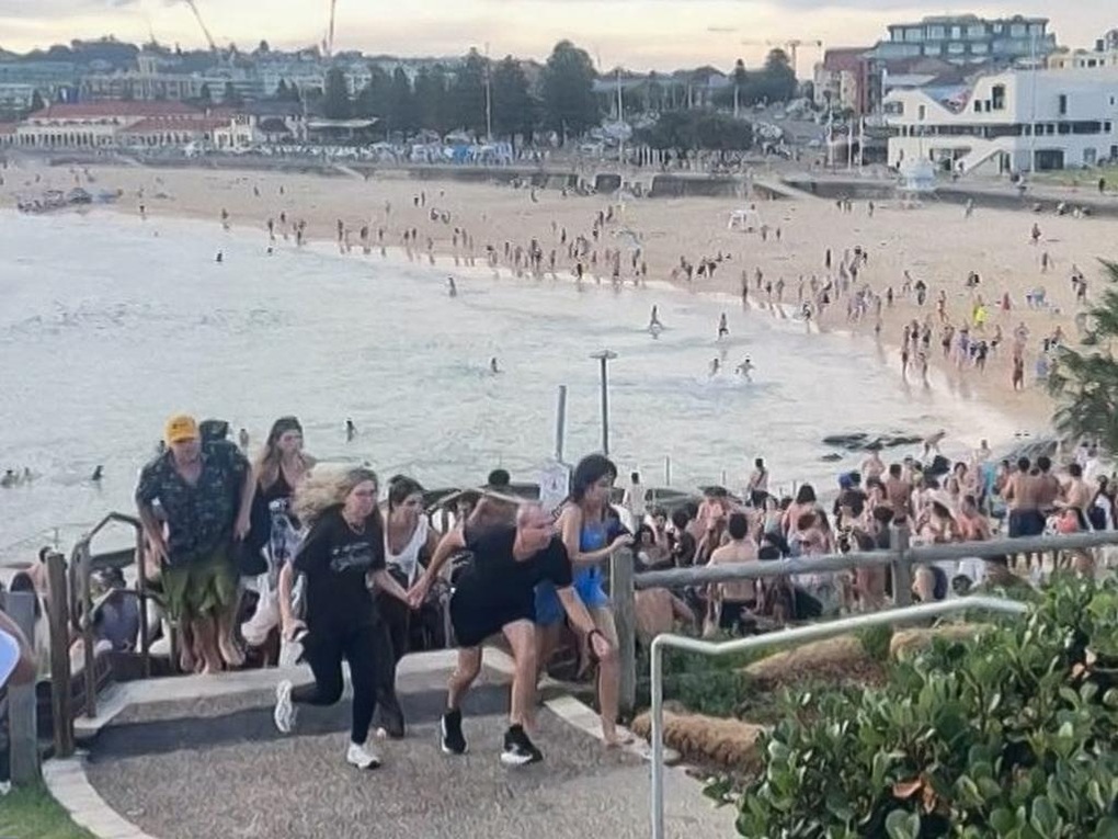 Giây phút sinh tử dưới làn đạn trong thảm kịch xả súng ở Australia - 1