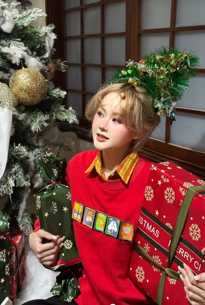 Giới trẻ phát cuồng với trào lưu buộc tóc cây thông Noel siêu xinh - Ảnh 1.