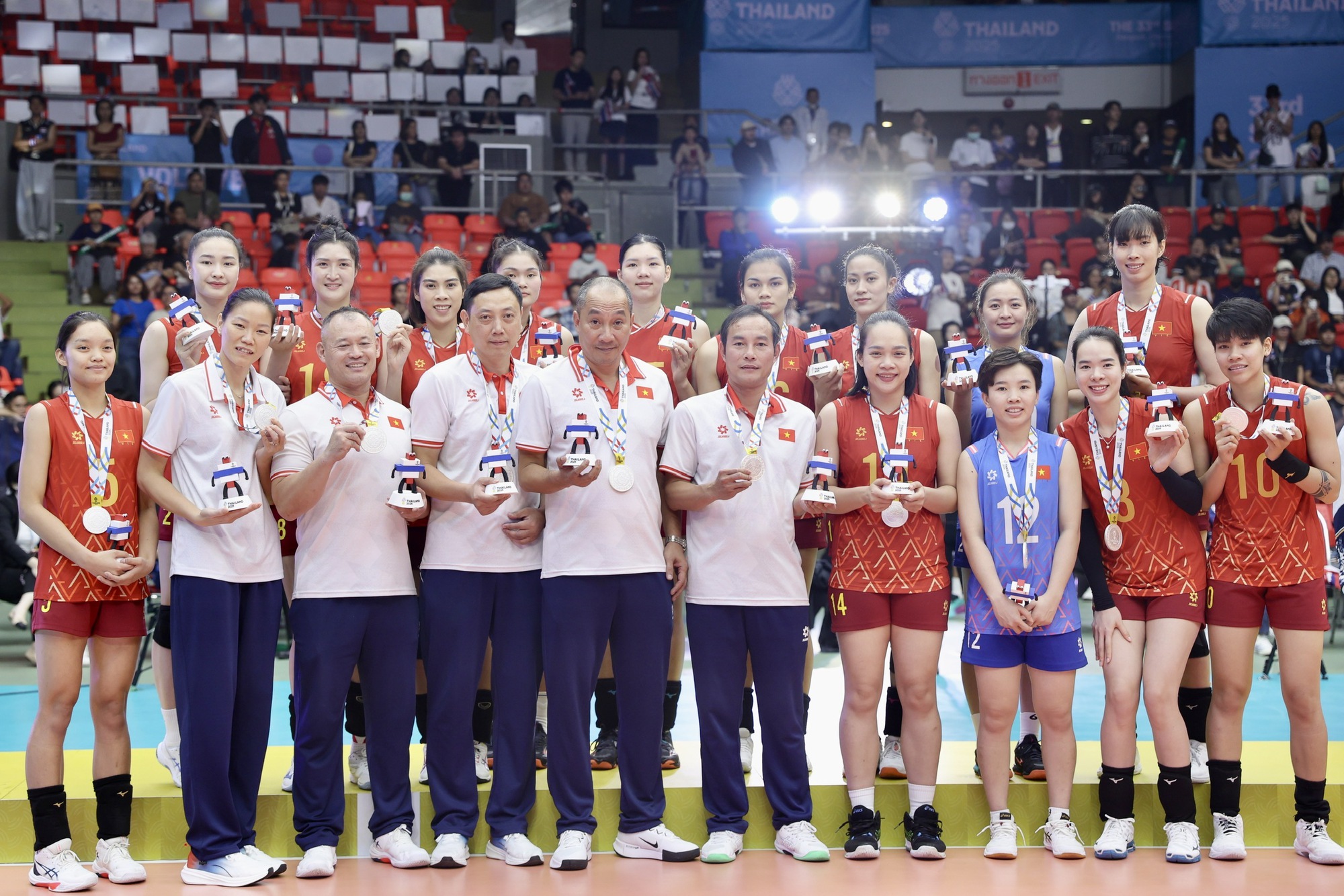 Giọt nước mắt của những cô gái quả cảm tại SEA Games 33 - Ảnh 3.