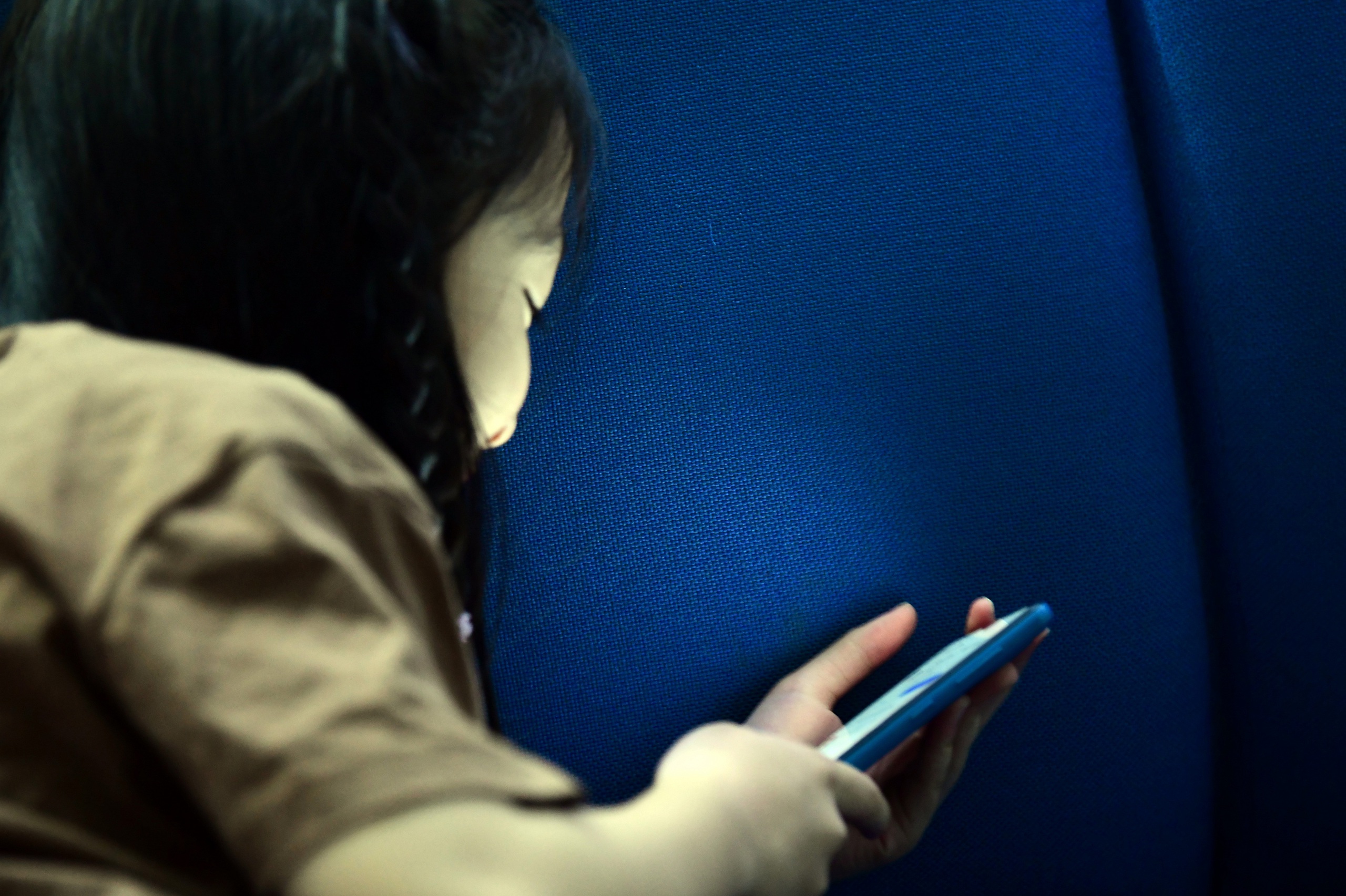 Cho con lên mạng xã hội: Biết tác hại nhưng không dễ thoát khỏi 'vết xe đổ' - Ảnh 1. mạng xã hội - Ảnh 1.