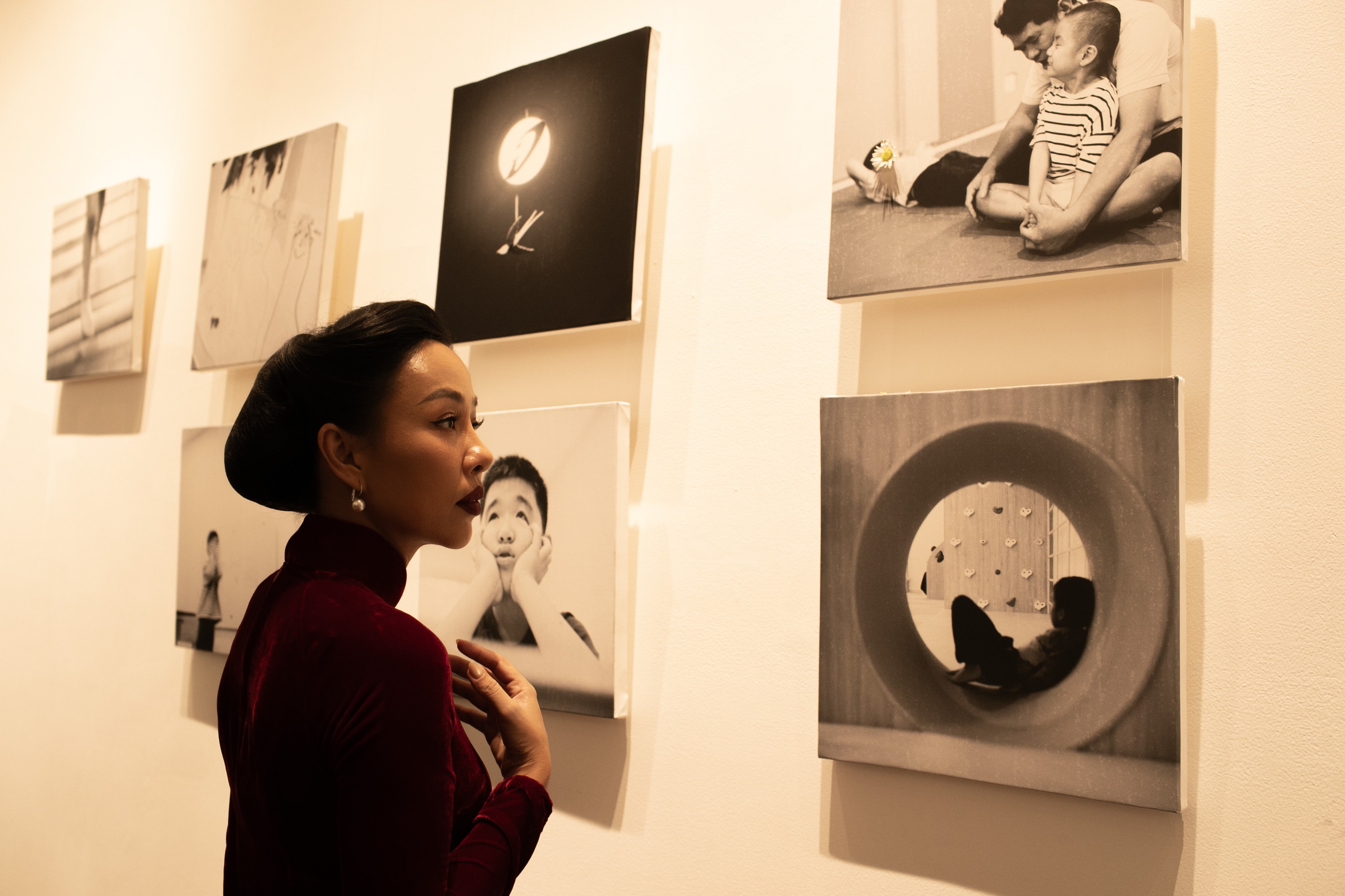 Triển lãm 'Phổ thinh lặng': Góc nhìn 'em được quyền đặc biệt' về trẻ tự kỷ- Ảnh 1. Triển lãm 'Phổ thinh lặng': Góc nhìn 'em được quyền đặc biệt' về trẻ tự kỷ- Ảnh 1.