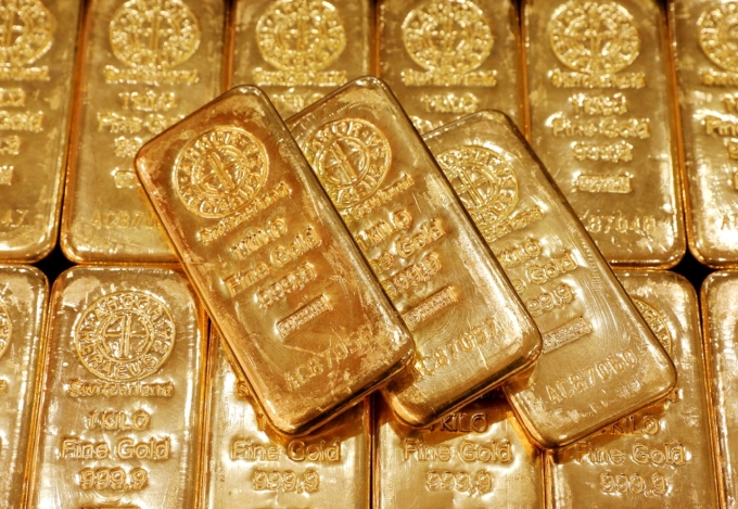 Vàng thỏi được trưng bày tại văn phòng của GoldSilver Central ở Singapore. Ảnh: Reuters