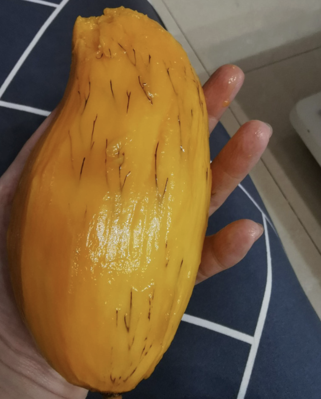 Gọt xoài thấy nhiều đường Gọt xoài thấy nhiều đường