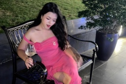 Con gái NSƯT Chiều Xuân được khen đẹp như mẹ, ngày càng gợi cảm ở tuổi 20