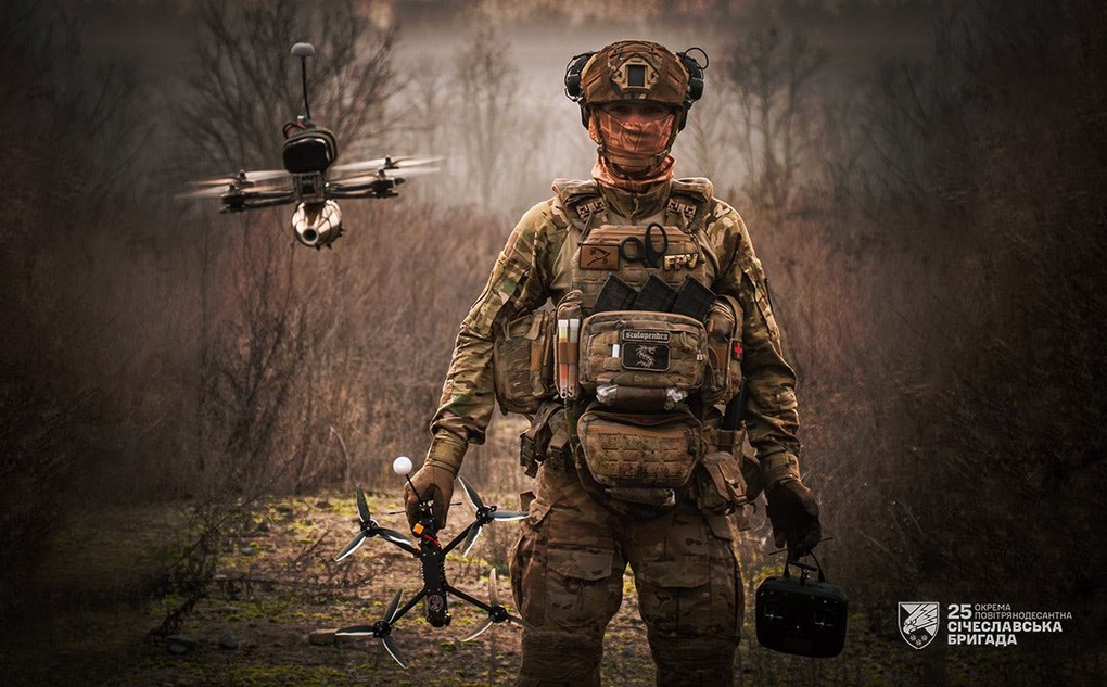 Guồng sản xuất UAV Ukraine bứt tốc: Trung bình 10 giây chế tạo xong 1 chiếc - 1