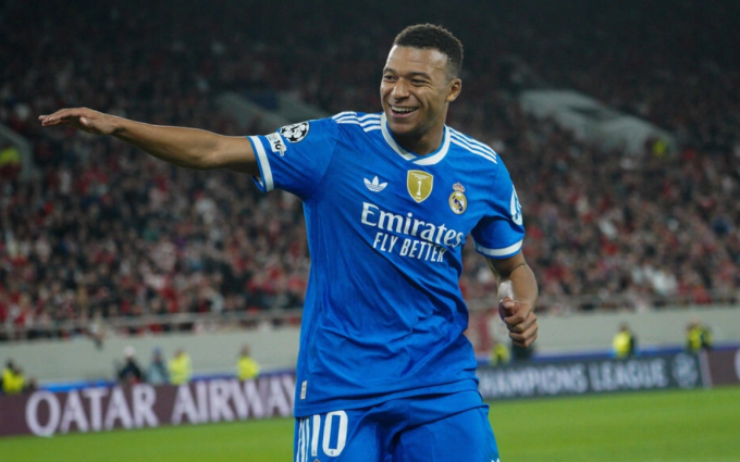 Mbappe ăn mừng trong trận Real thắng Olympiakos 4-3 ở lượt năm vòng bảng Champions League ngày 26/11. Ảnh: Icon Sport