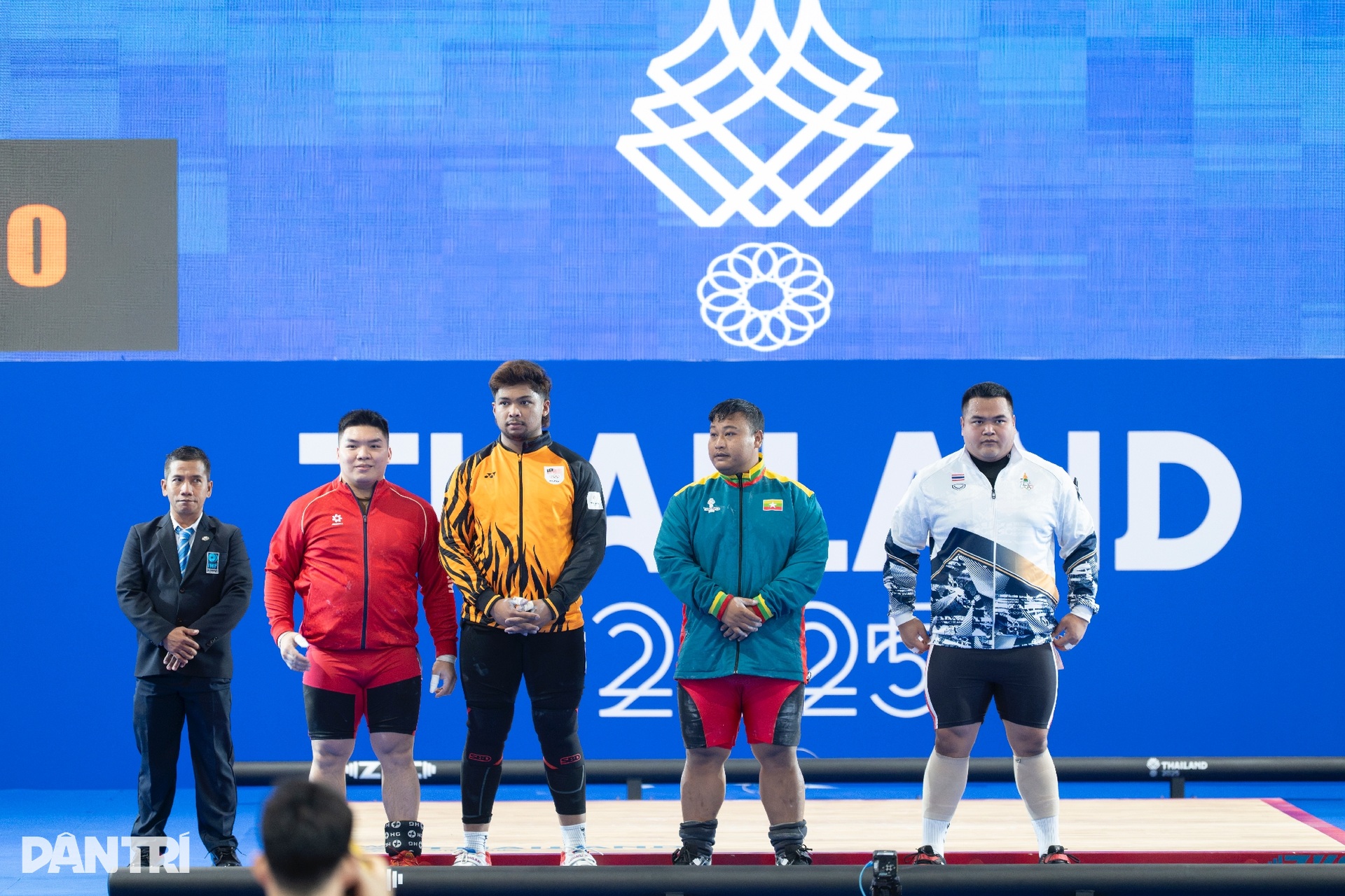 HCV vụt khỏi tay, lực sĩ Thái Lan khóc nghẹn trước bản lĩnh Việt Nam - 1