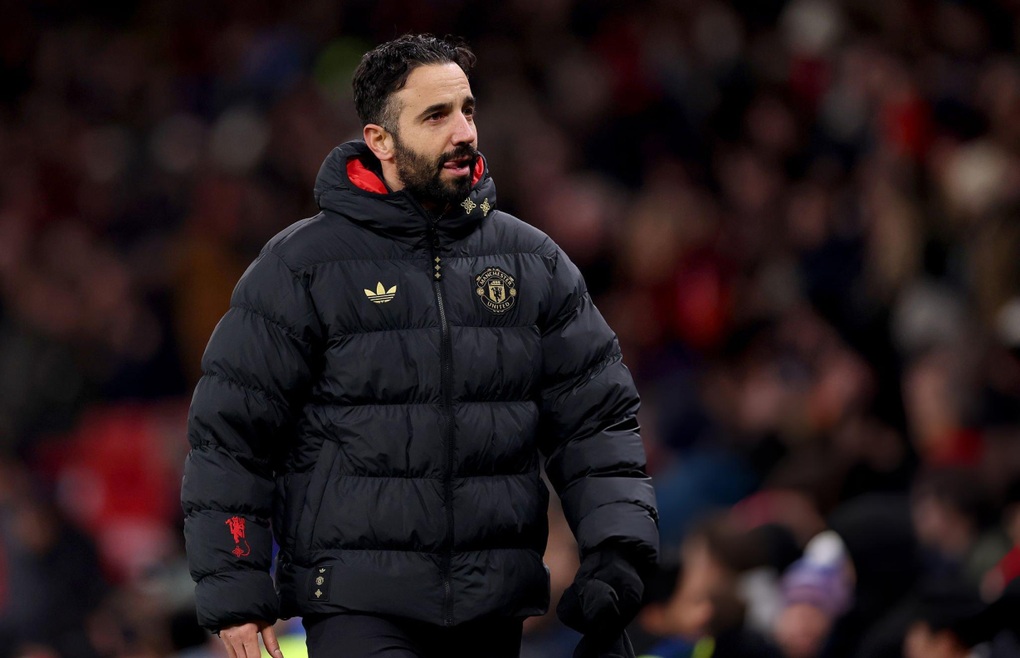 HLV Amorim lý giải việc bất ngờ thay đổi chiến thuật tại Man Utd - 1